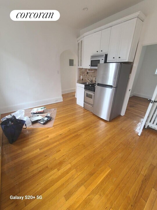 220 Waverly Pl in New York, NY - Building Photo
