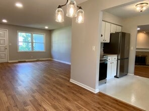 2009 Crescent Dr in Champaign, IL - Foto de edificio - Building Photo