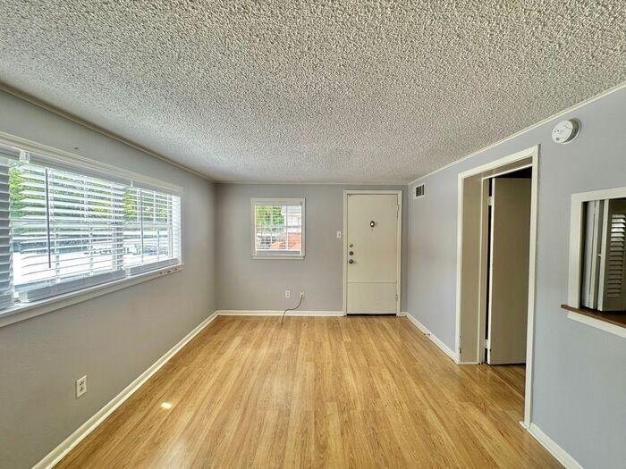 201 W Phillips St in Tyler, TX - Foto de edificio