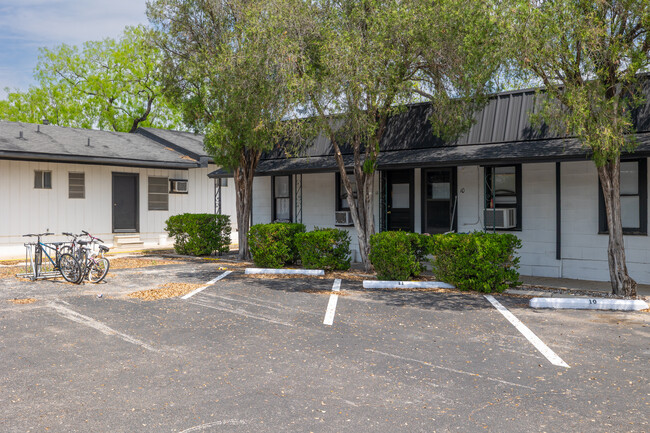 The LUX Riverside in Kerrville, TX - Foto de edificio - Building Photo