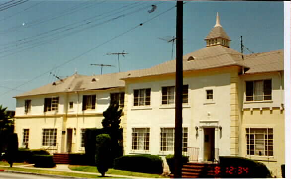 Chateau Regent Apartments in Inglewood, CA - Building Photo