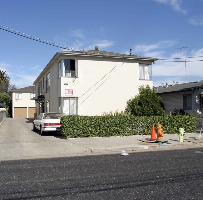 329 Heller St in Redwood City, CA - Building Photo - Building Photo