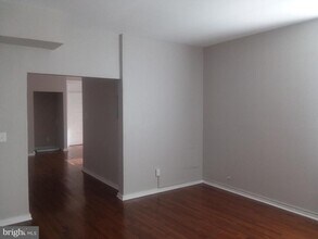 2012 Mt Royal Terrace in Baltimore, MD - Building Photo - Building Photo