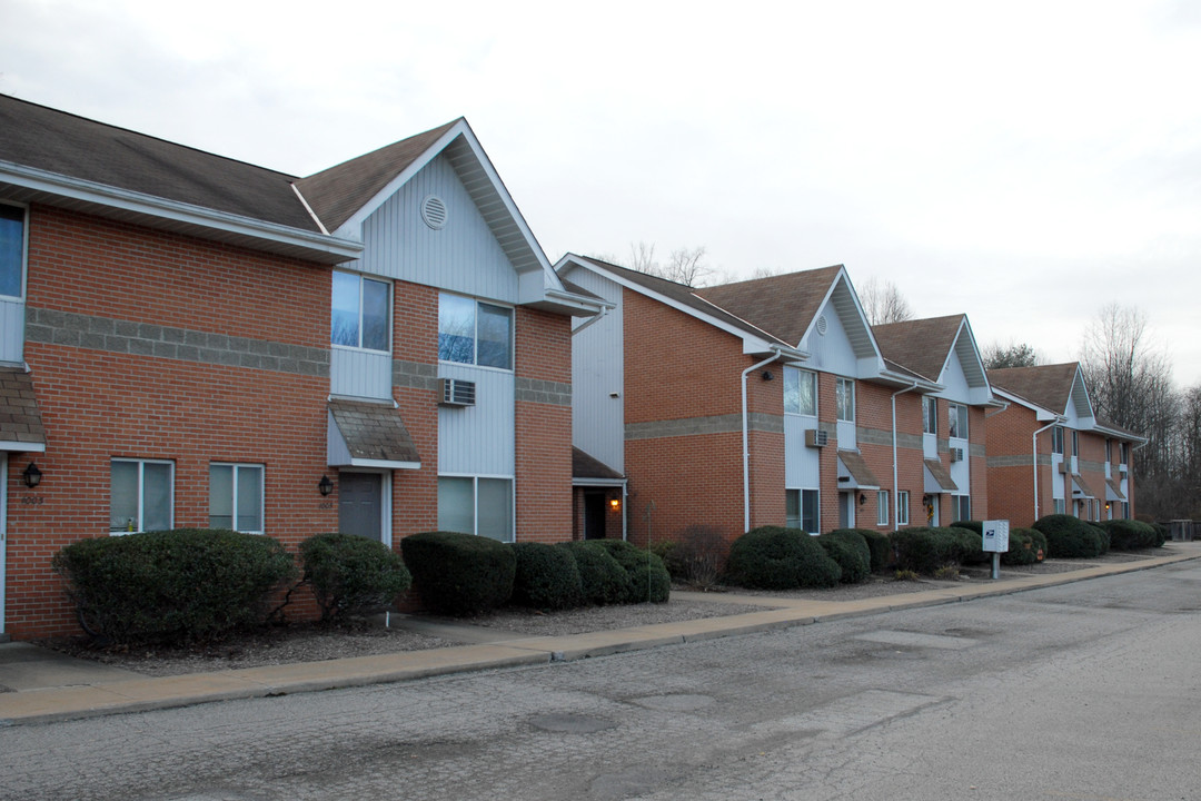 White Valley Apartments in Delmont, PA - Foto de edificio