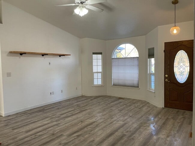 1327 N Andrew Dr in Kuna, ID - Building Photo - Building Photo