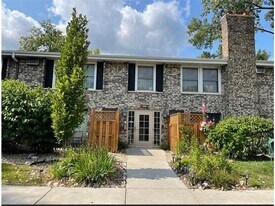 4560 Cedar Lk Rd S in Minneapolis, MN - Building Photo