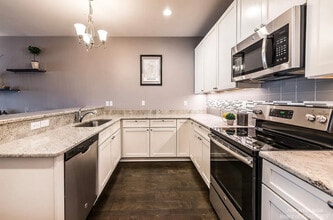 5580 Arbor Chase Dr, Unit 77 in Ann Arbor, MI - Building Photo - Building Photo