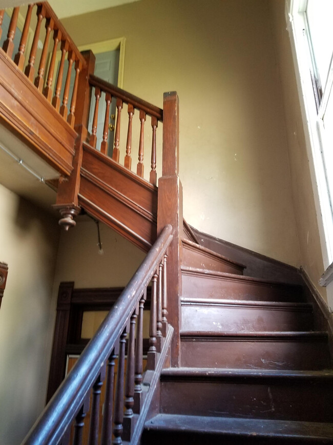 121 Gilbert Ave-Unit -2 in Terre Haute, IN - Building Photo - Building Photo