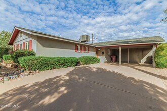6912 E Monterey Way in Scottsdale, AZ - Foto de edificio - Building Photo