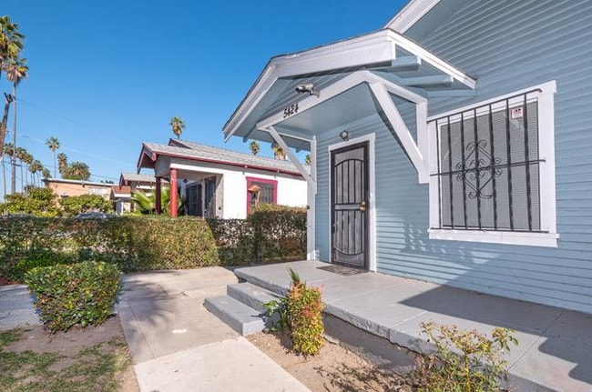 5424 S Van Ness Ave in Los Angeles, CA - Building Photo - Building Photo