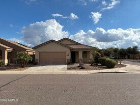 8011 S 70th Dr in Phoenix, AZ - Building Photo