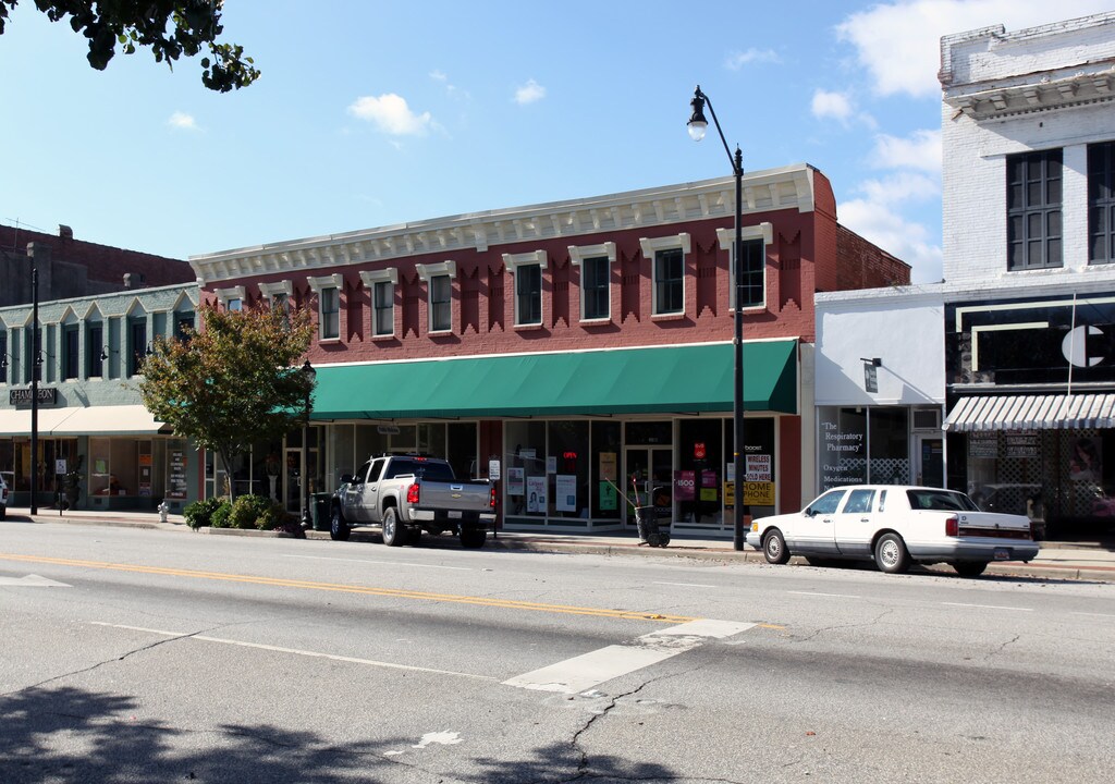 MeLellan Manor in Darlington, SC - Building Photo