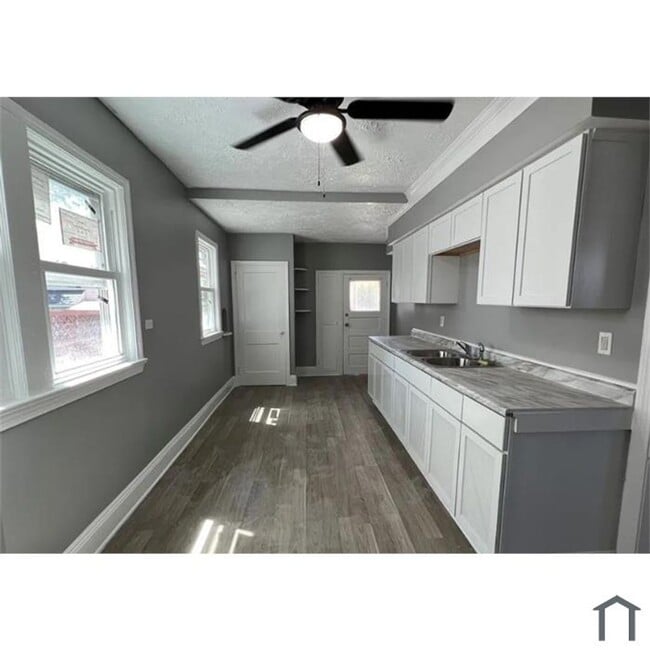 Cozy hilltop haven in Cleveland, OH - Building Photo - Building Photo