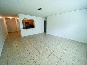 11380 NW 39th St in Coral Springs, FL - Foto de edificio - Building Photo