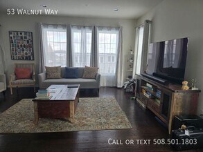 53 Walnut Way in Hopkinton, MA - Building Photo - Building Photo