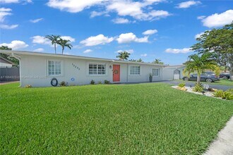 13232 SW 52nd Terrace in Miami, FL - Building Photo - Building Photo