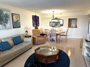 7240 Huntington Ln in Delray Beach, FL - Building Photo - Building Photo