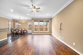 2927 Clinton Dr in Houston, TX - Building Photo - Building Photo