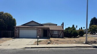 3323 Blythe Dr in Antioch, CA - Building Photo