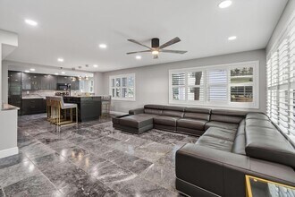 372 Golfview Rd, Unit 201 in North Palm Beach, FL - Building Photo - Building Photo