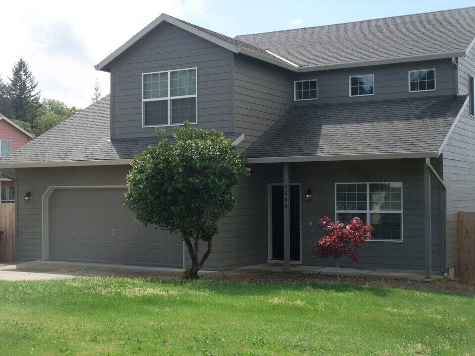 2600 NW Raymond Ct in Albany, OR - Building Photo