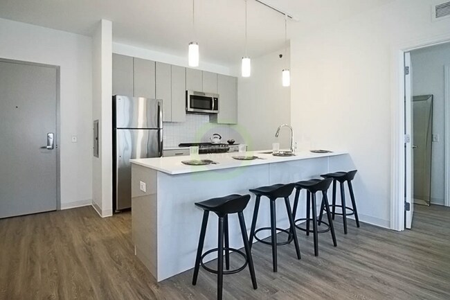 property at 815 W Van Buren St