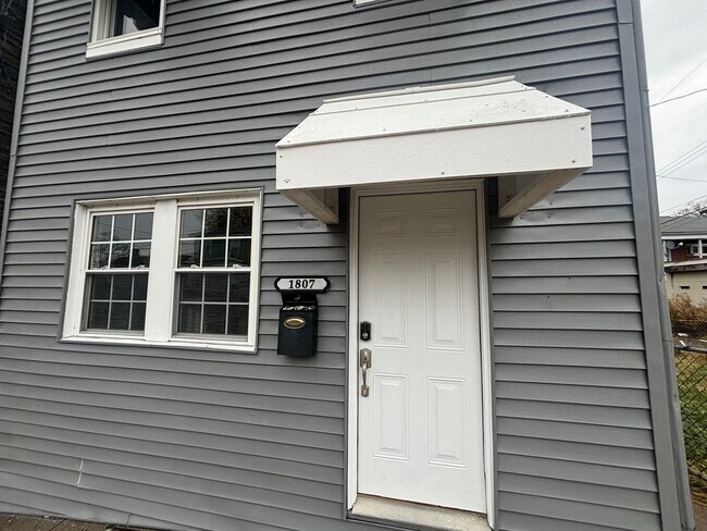 1807 McClure St in Homestead, PA - Building Photo - Building Photo
