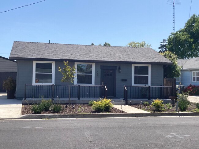 455 W B St in Dixon, CA - Building Photo - Building Photo