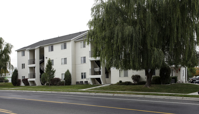 Willow Hollow Apartments in Salt Lake City, UT - Building Photo - Building Photo