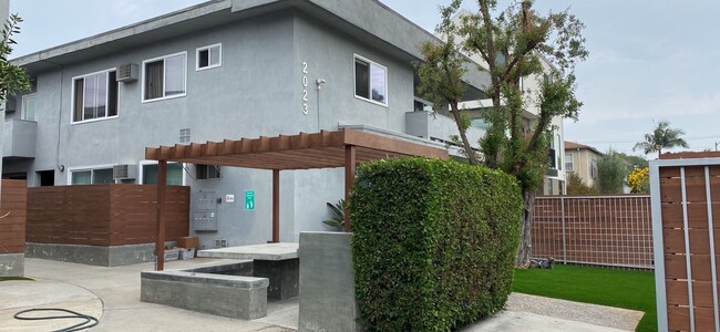 2027 Preuss Rd #5 & #9 in Los Angeles, CA - Building Photo - Building Photo