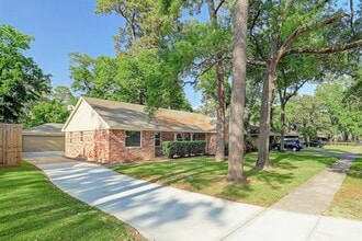 10050 Cedardale Dr in Houston, TX - Building Photo - Building Photo