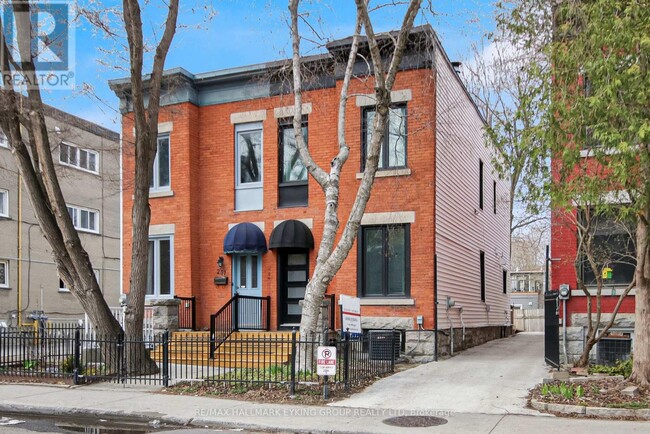 property at 239 York St