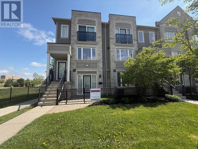 5055 Oscar Peterson Blvd in Mississauga, ON - Building Photo - Building Photo