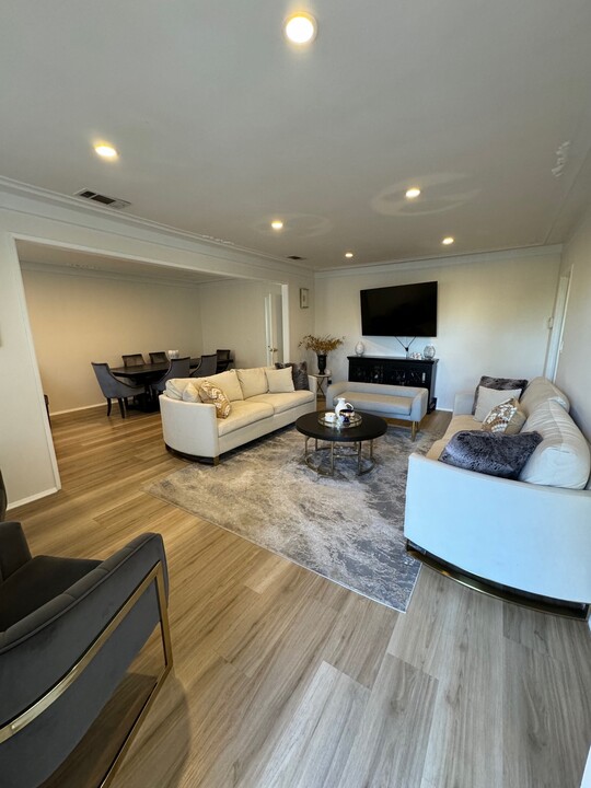 5214 Tilden Ave, Unit Sherman Oaks Gem in Sherman Oaks, CA - Foto de edificio