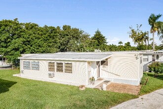 4732 SW 46th Ln in Davie, FL - Building Photo - Building Photo