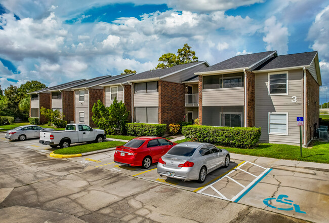 Windjammer Condominium in St. Petersburg, FL - Foto de edificio - Primary Photo