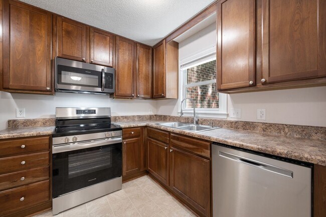 110 Gunston Ct in Chapel Hill, NC - Building Photo - Building Photo