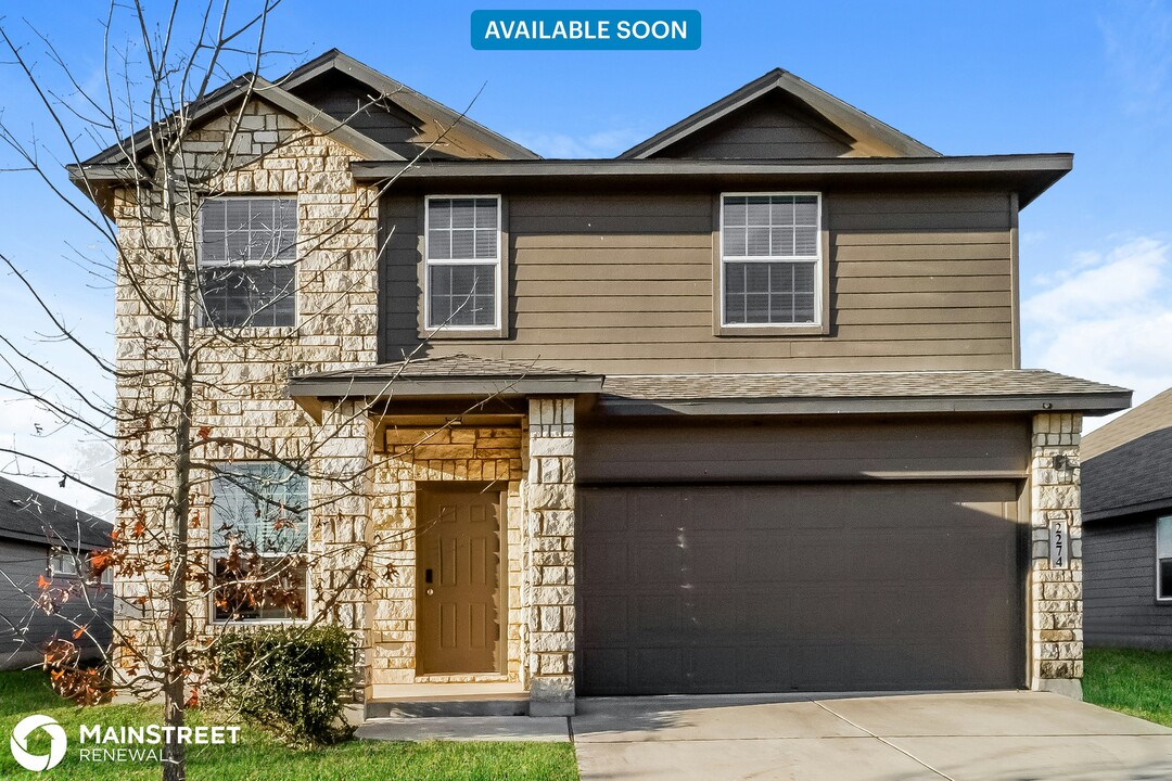 2274 Clover Ridge in New Braunfels, TX - Foto de edificio