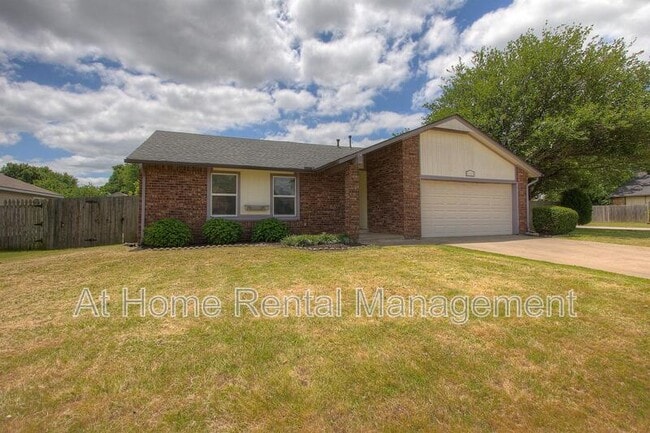 property at 2613 E Queens St