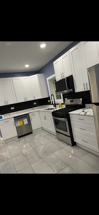2326 N Harding Ave, Unit 1 in Chicago, IL - Foto de edificio