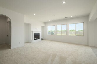 1257 Rdg Crk Ests Wy in Dinuba, CA - Building Photo - Building Photo