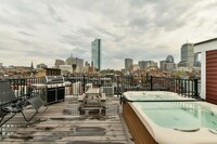 214 Beacon St, Unit 3 in Boston, MA - Foto de edificio - Building Photo