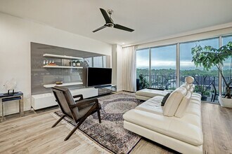 2200 Willowick Rd in Houston, TX - Building Photo - Building Photo