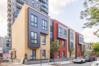 Condos Zenith in Montréal, QC - Building Photo - Building Photo