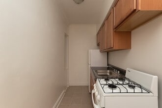 4640 N Paulina St, Unit E04P in Chicago, IL - Building Photo - Building Photo