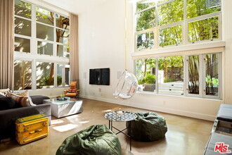 1037 Laurel Ave in West Hollywood, CA - Building Photo - Building Photo