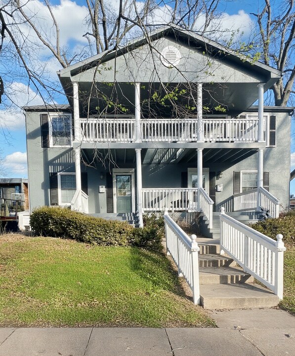 416 E 63rd Terrace in Kansas City, MO - Building Photo
