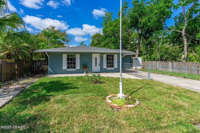 property at 1702 Carolina Ave