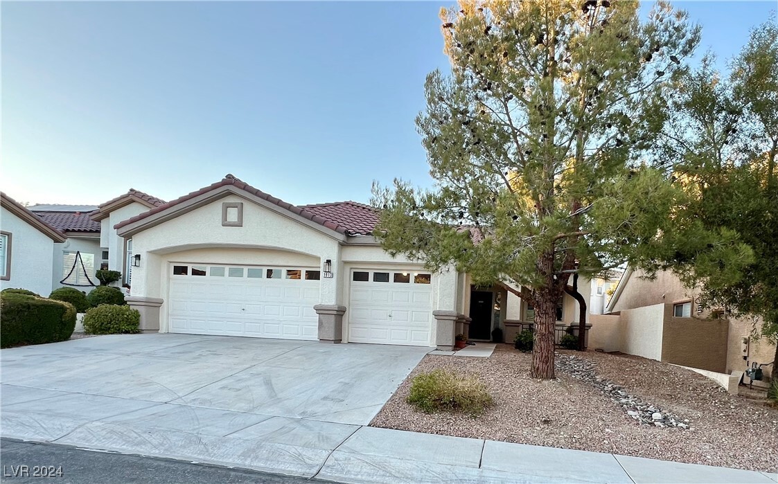 1913 Sierra Oaks Ln in Las Vegas, NV - Building Photo