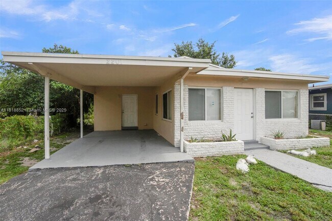 2201 NW 7th Ct in Fort Lauderdale, FL - Building Photo - Building Photo